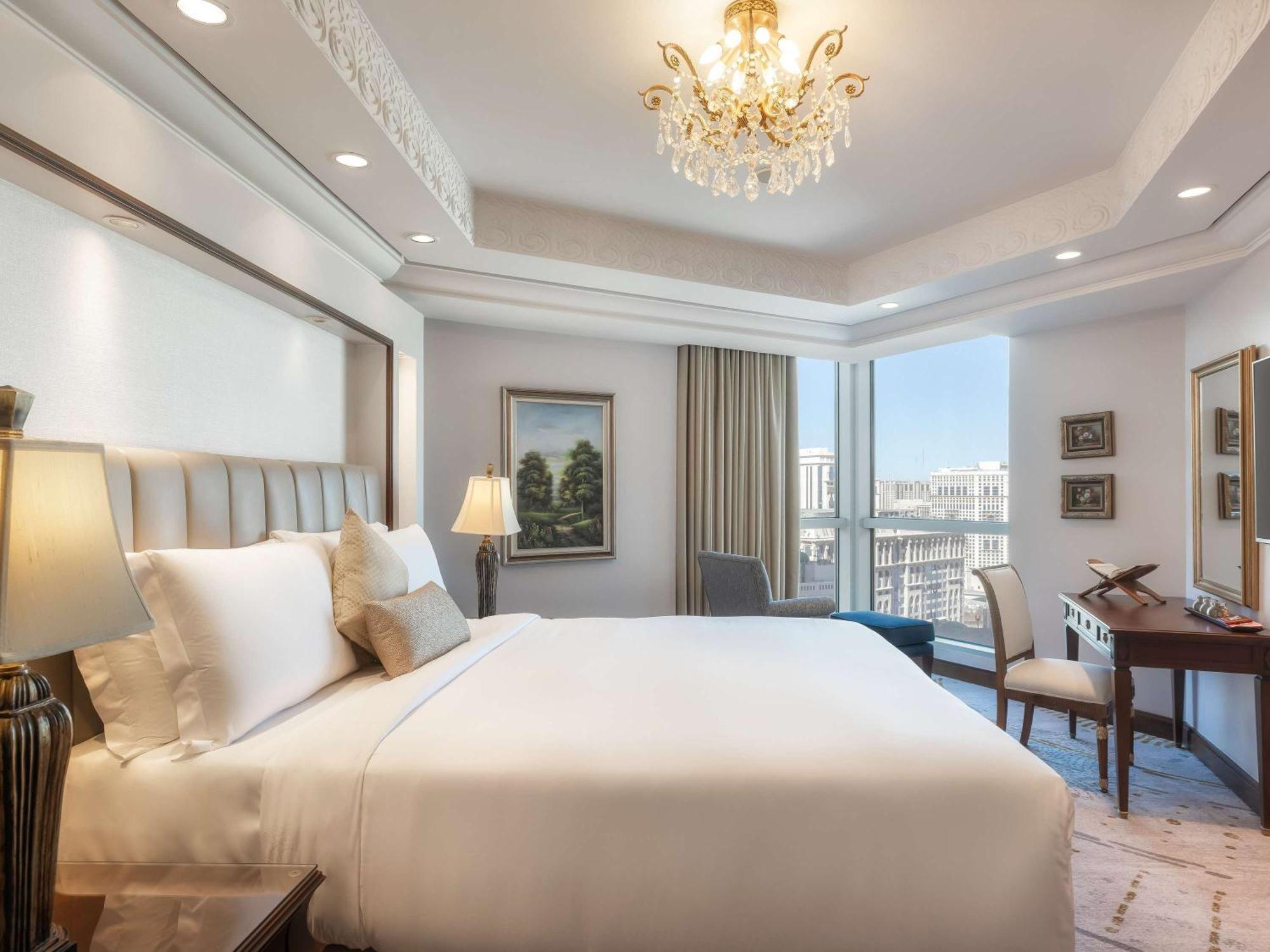 รัฟเฟสแมคคาพาเลส Hotel Mecca ภายนอก รูปภาพ A bedroom at the hotel